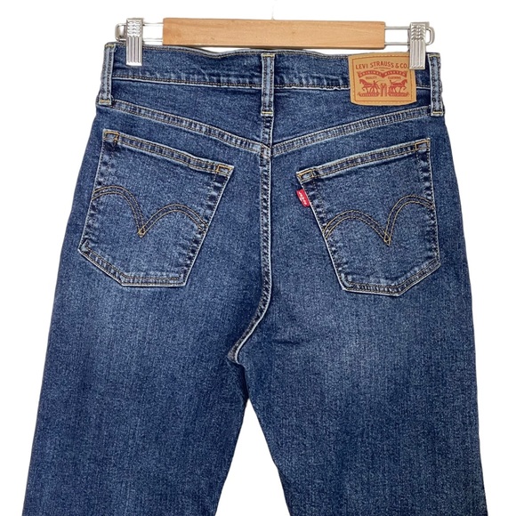 Levi's Womens Wedgie Straight Distressed Raw Hem Jeans Size 28 Button Fly - Picture 4 of 12